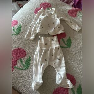 Carter’s two piece set